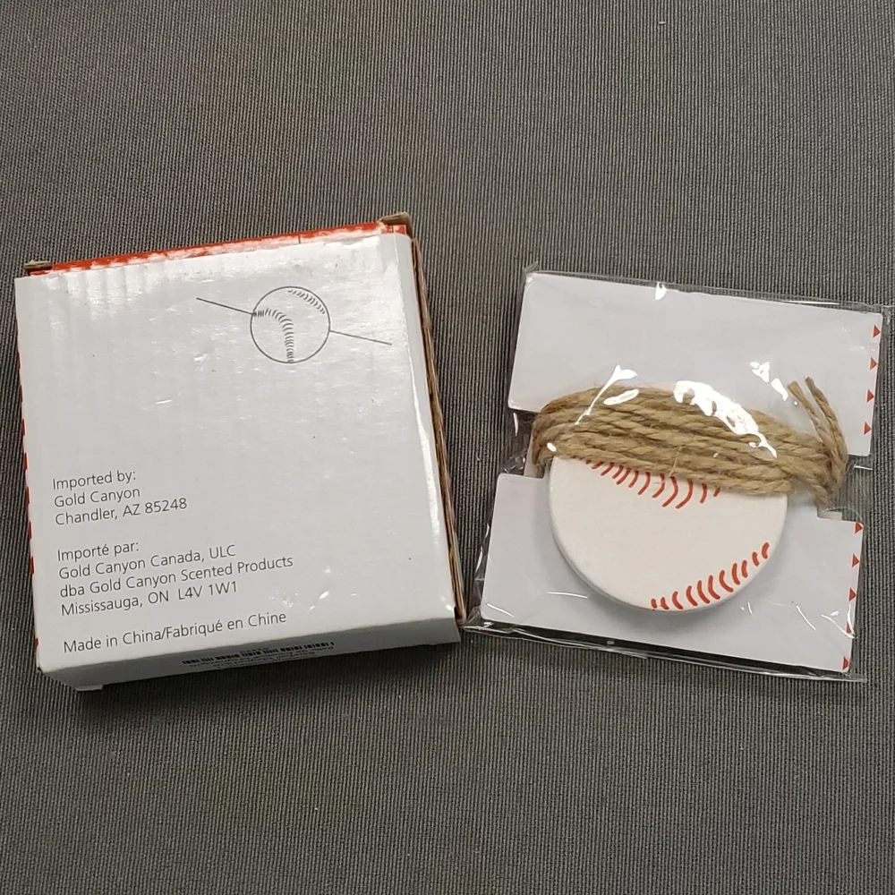 NWT BASEBALL Magnatie from Gold Canyon, Wood,‎ 48